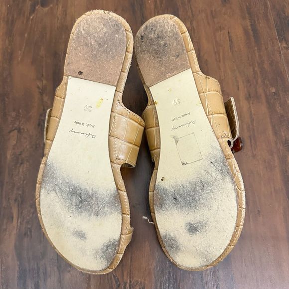 DEFINERY The Loop Ring Croc-Embossed Tan Leather Sandals - Picture 10 of 11